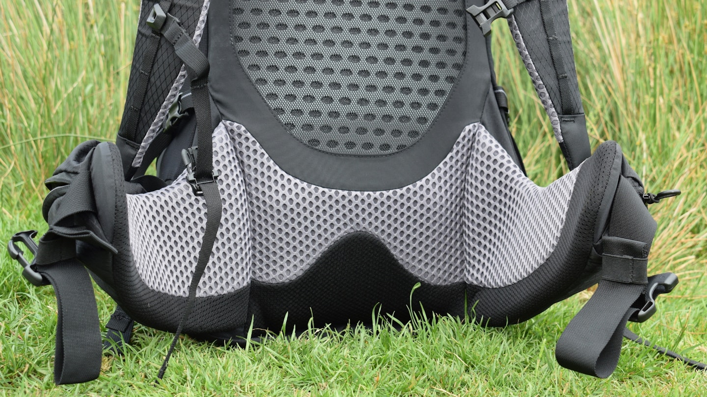 Helly Hansen 45L Resistor Backpack Recco