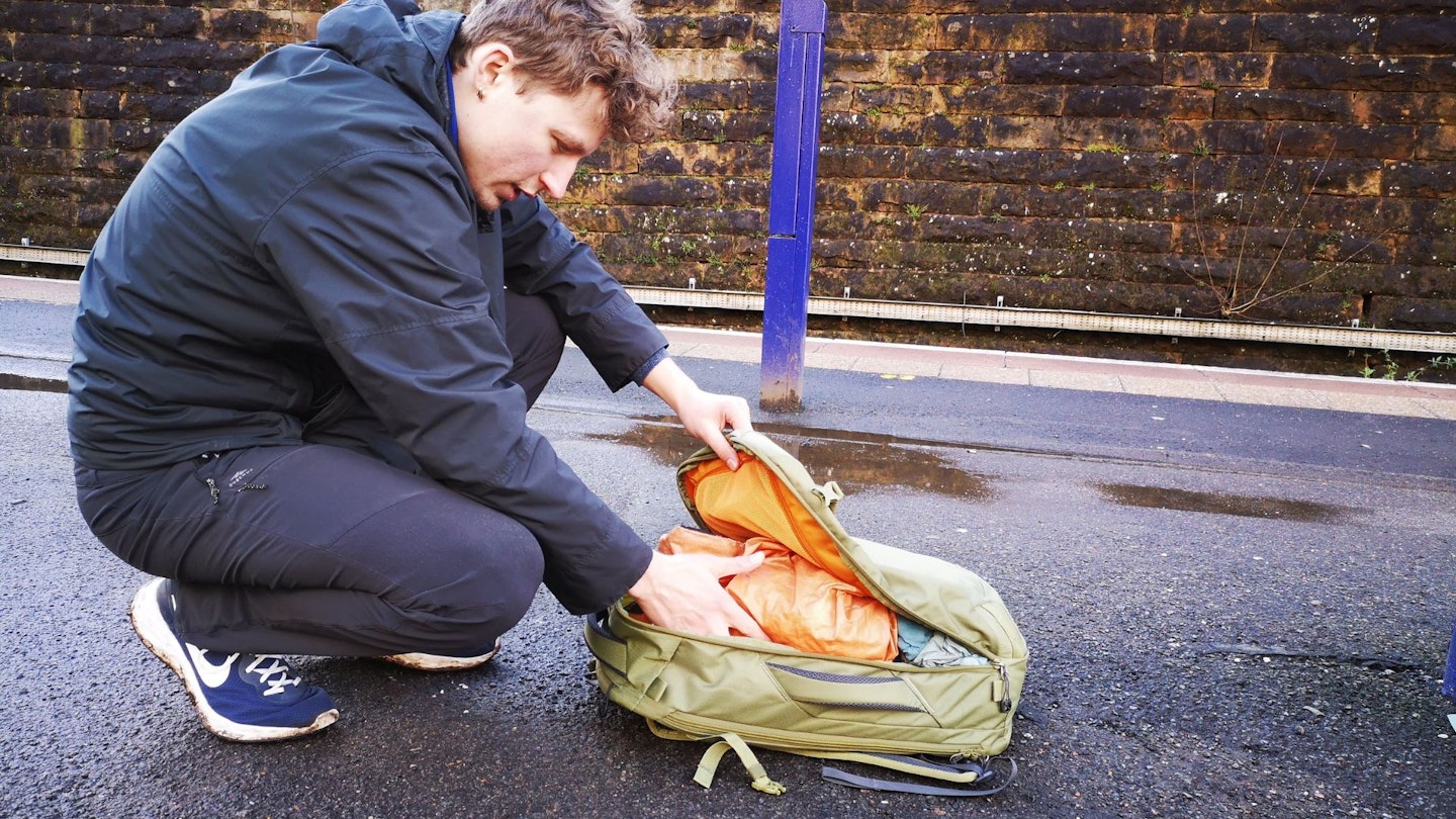 Lowe Alpine Escape Flight 36 opening system