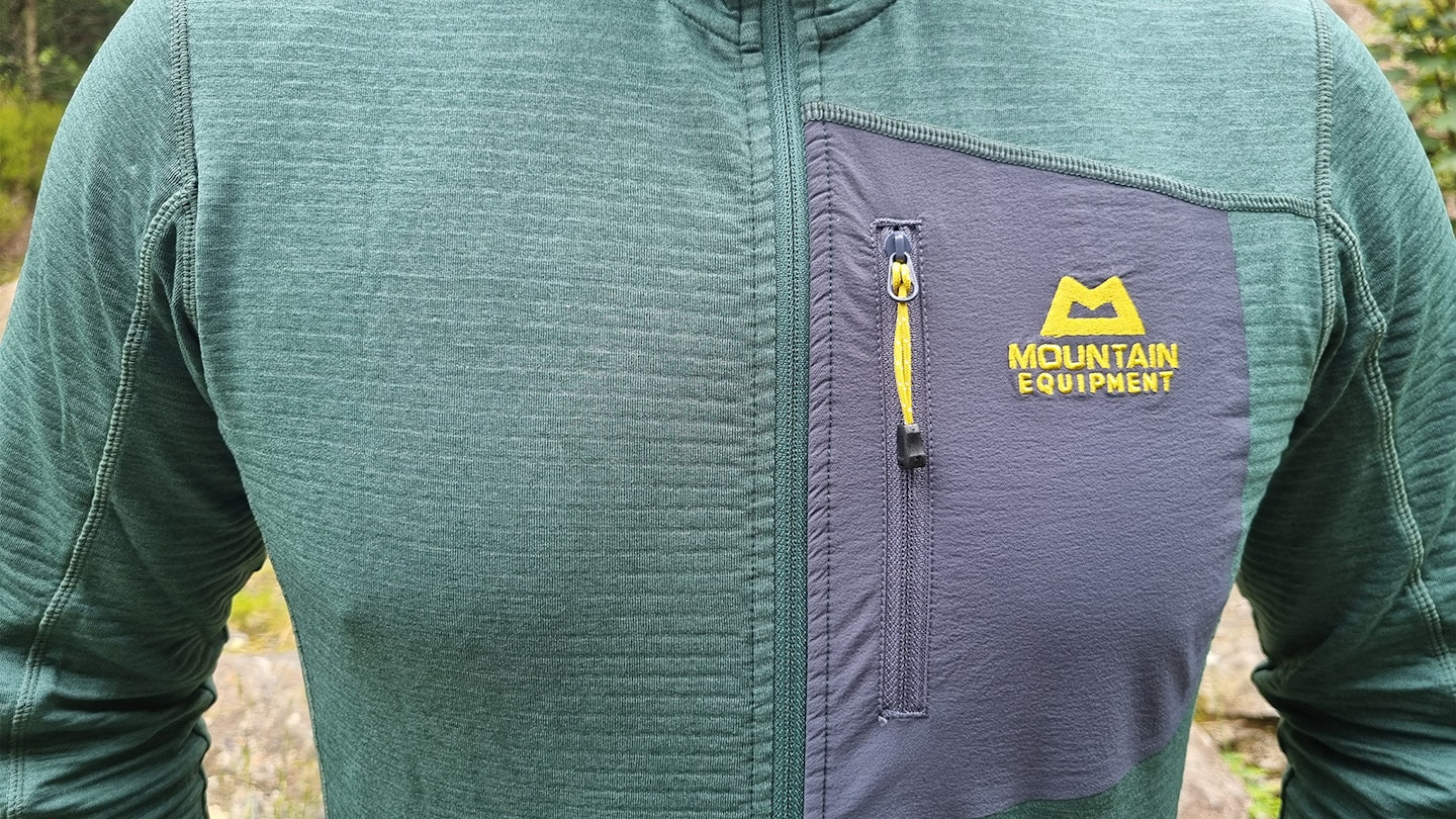 The Mountain Equipment Lumiko Hooded Jacket features a solo zipped chest pocket for essentials on the go.