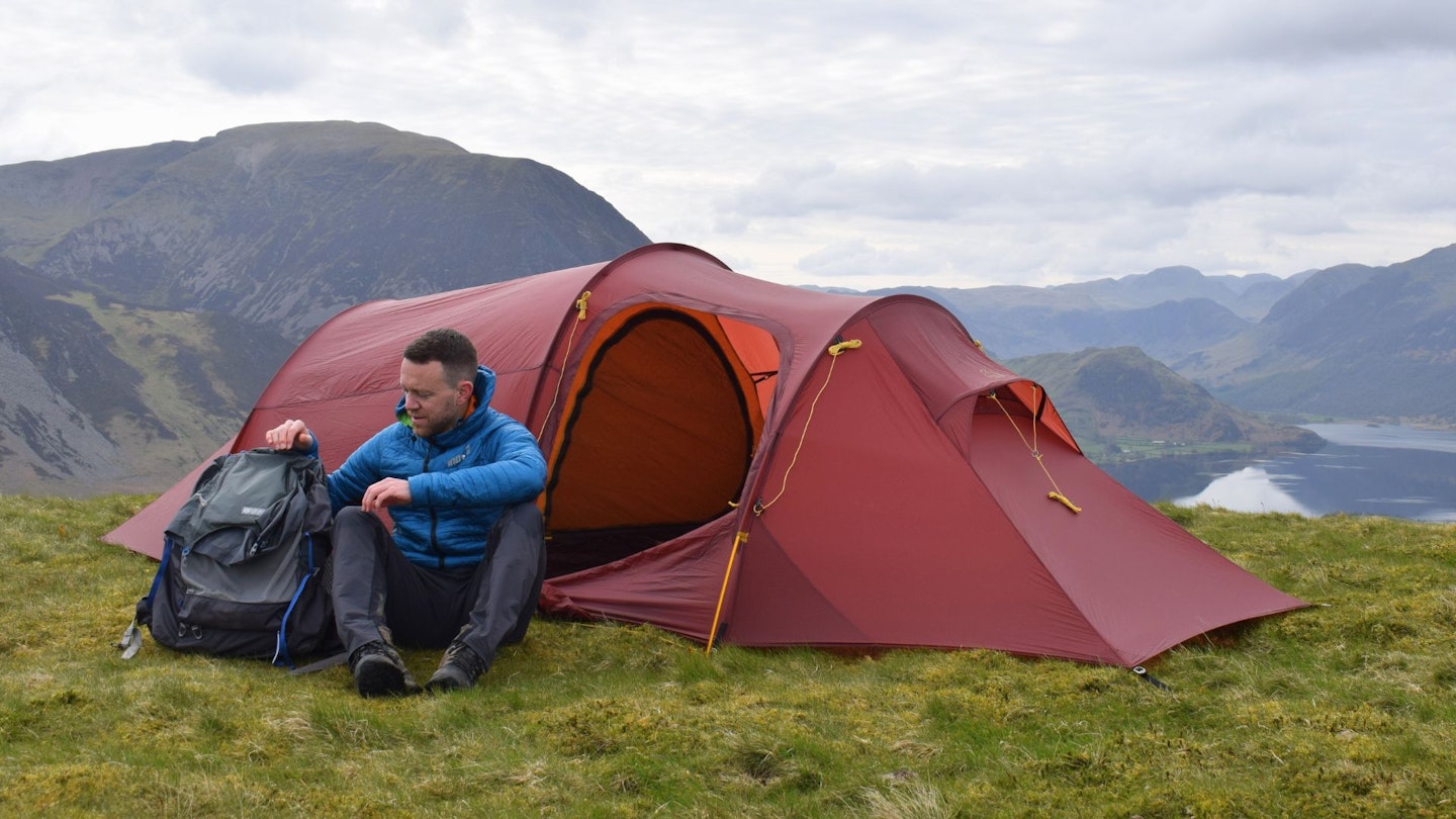 Hiker sitting next to Nordisk Oppland 2 LW