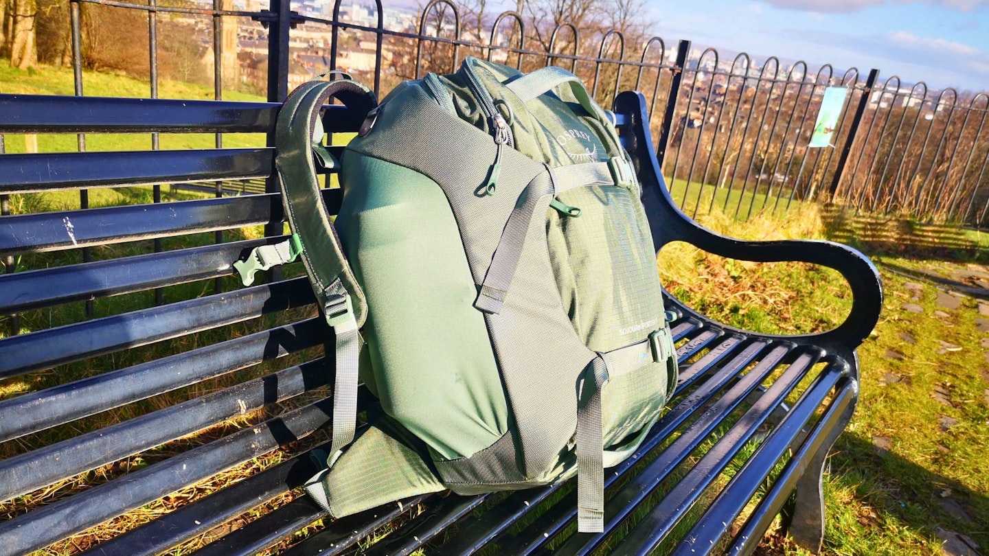the Osprey Sojourn Porter 30L enjoying some sunshine on a park bench