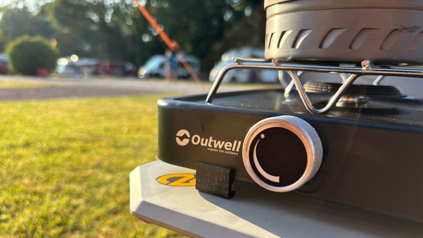 Outwell Mauna Duo camping stove dials